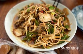 Pork Trotter with Tofu Skin Strips