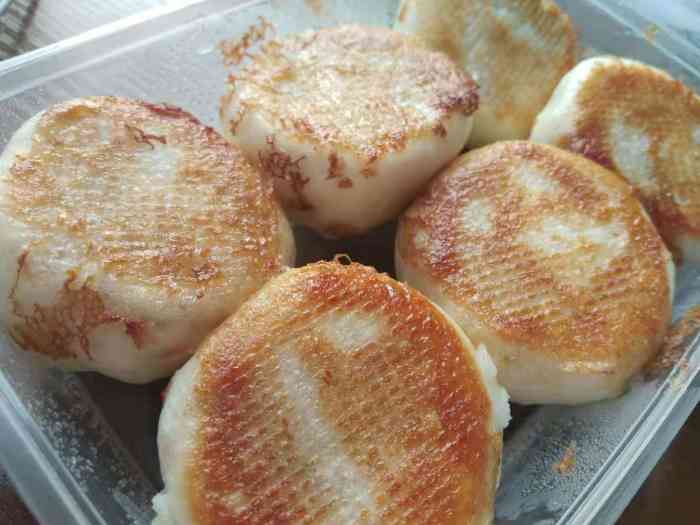 东城香手切肉蒸包-"中午没怎么吃饭,下午饿了就点了这家的外卖.