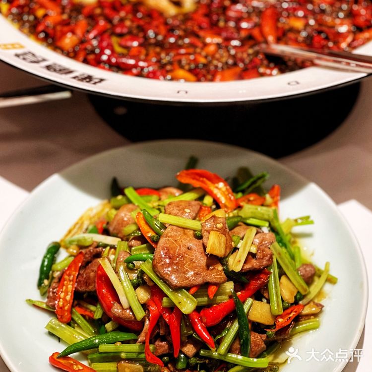 上海首家“瑰瘾食水煮鱼”热辣来袭