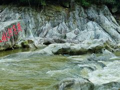 -燕子河大峡谷天坑仙境