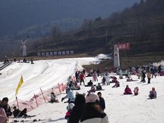 -济南卧虎山滑雪场