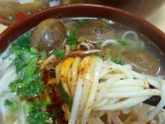 -亮亮面馆(经六路店)