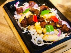 铁板松子牛肉粒-蜜桃餐厅·江浙融合菜(荟聚购物中心店)