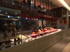 自助取餐区-海口绿发希尔顿酒店-田园汇自助餐·三文鱼·海鲜