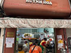 -Bánh Mì Huynh Hoa