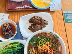 -呷佬·长沙手工米粉(金沙江路店)