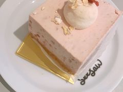 草莓燕麦慕斯蛋糕-Seesaw Coffee(上生新所店)