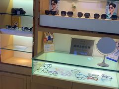 -光明眼镜·蔡司授权(徐泾店)