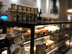 面包甜点陈列柜-HELLO 27 意面·沙拉·帕尼尼