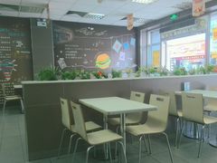 大堂-华莱士·全鸡汉堡(湛江新华店)