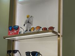 -目上眼镜·蔡司依视路授权(青浦宝龙店)