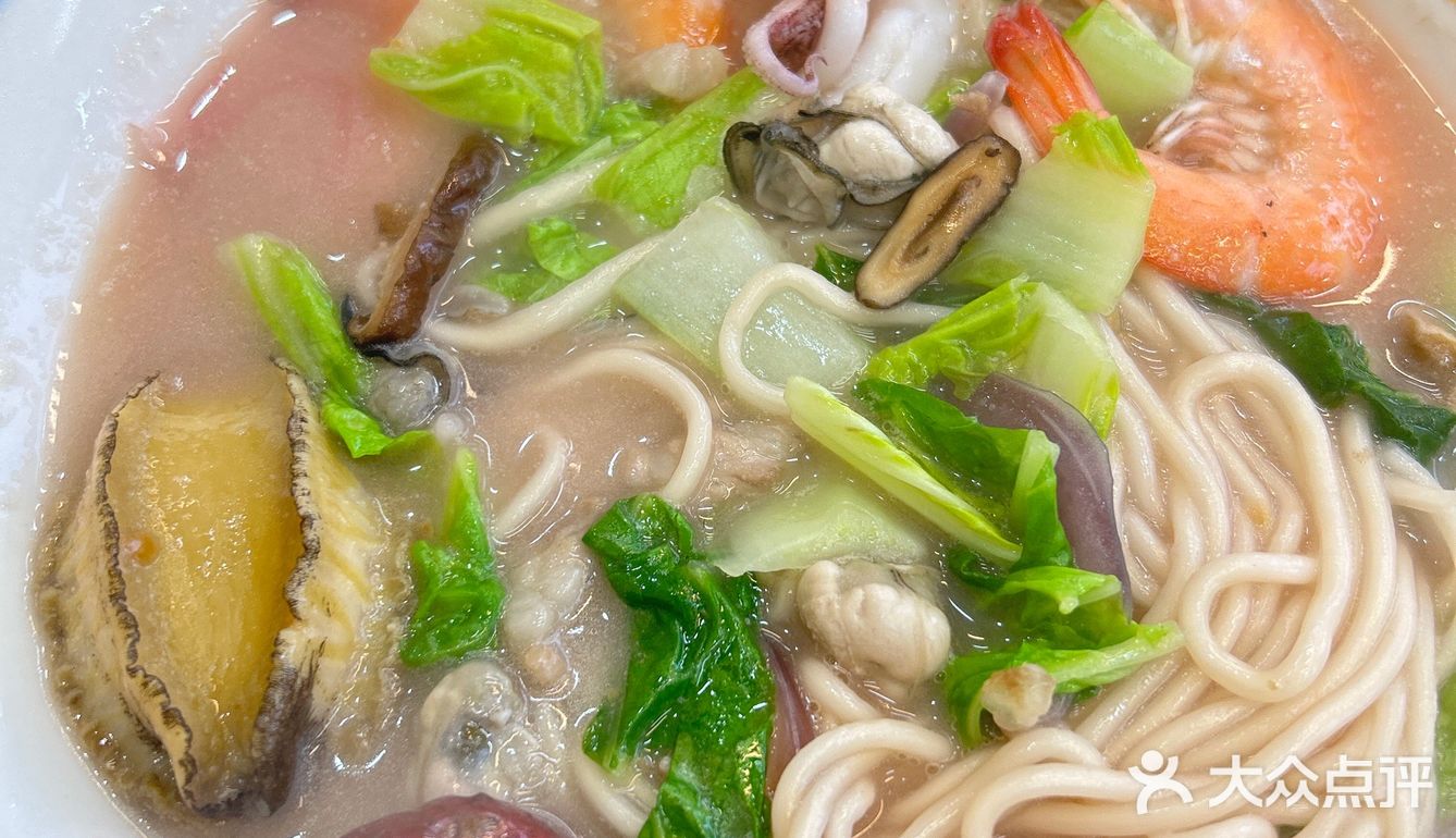 对虾和海蛎也很多，足足的料，满满一大碗