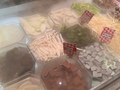 -成都你六姐·牛肉冒菜(信泰中心商场店)