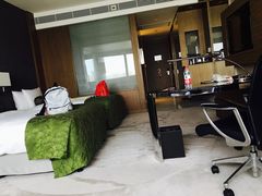 -上海滴水湖皇冠假日酒店