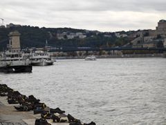 -多瑙河畔鞋履雕塑