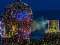 -北戴河碧螺塔海上酒吧公园