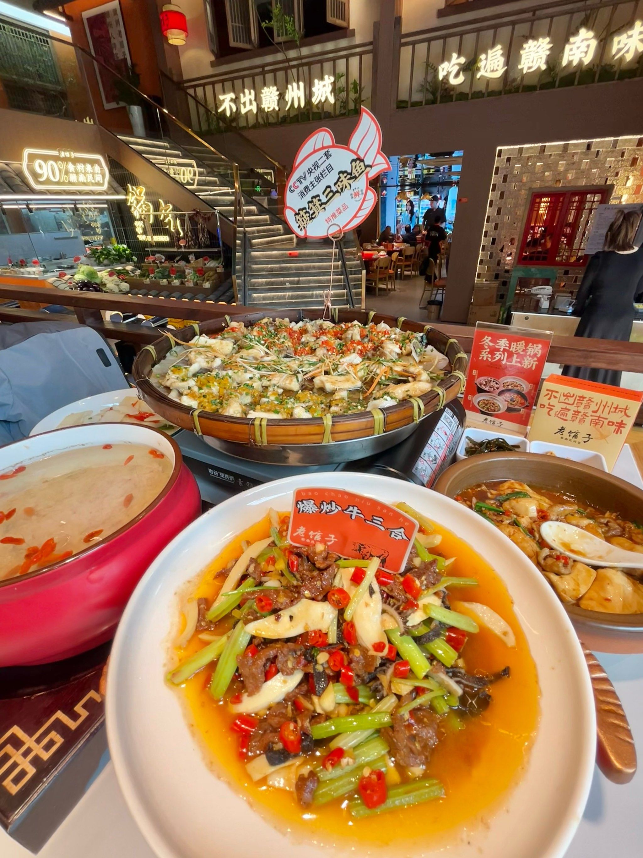 每次家里请客吃饭首选这家店👇🏻
汇集了赣南各地的美食 