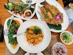-Chom Cafe and Restaurant