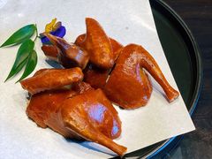 脆皮乳鸽-名佳荟