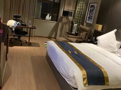 -武汉光谷广场杨家湾地铁站怡程酒店