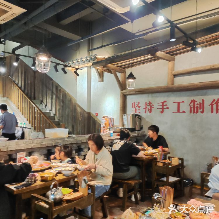 美食合集（31）｜新街里的这家九宫格火锅也太🔥了吧