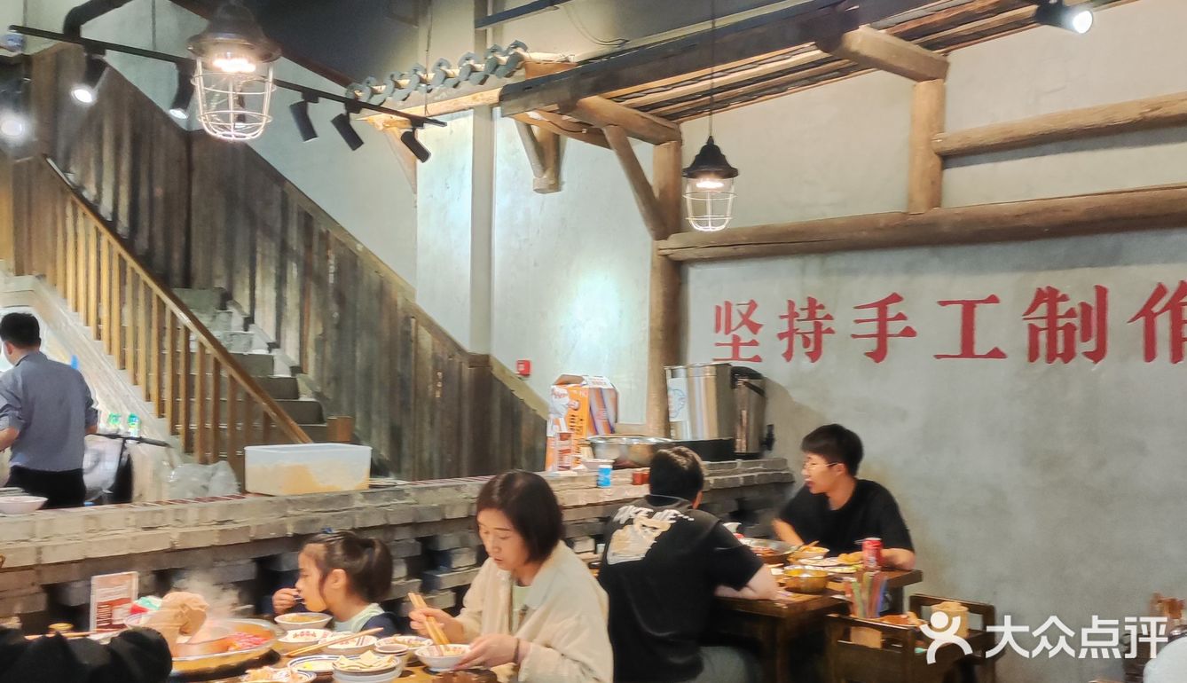 美食合集（31）｜新街里的这家九宫格火锅也太🔥了吧