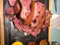 慕尼黑风味脆皮猪肘-蜜桃花开·中西融合菜E&W(南长街店)