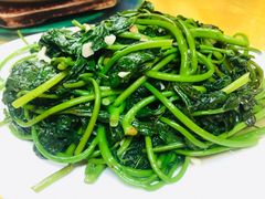 蒜蓉薯苗菜-大石鼓山庄·珠海第一烧猪