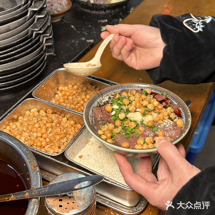 吃到了吃到了！乐山超绝的跷脚牛肉💥