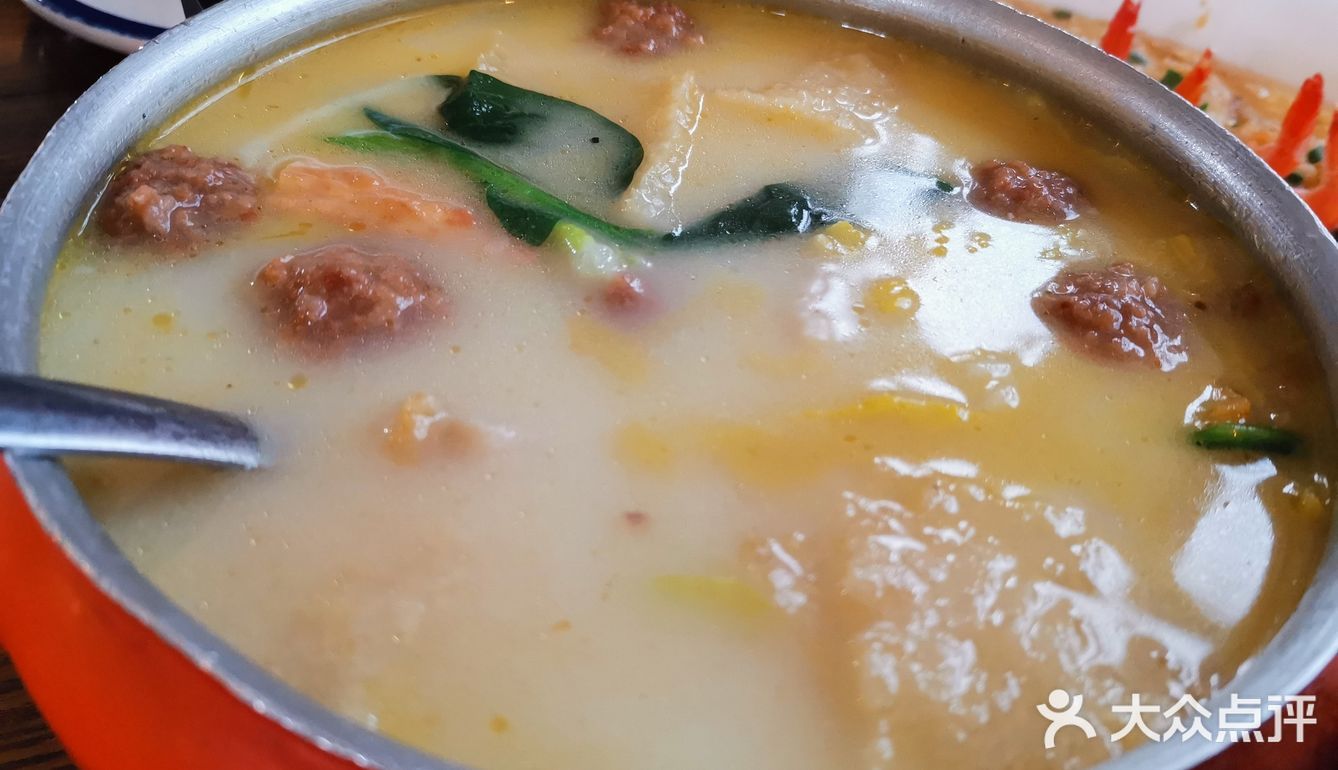 一家名头比菜品好，菜品比环境好的店