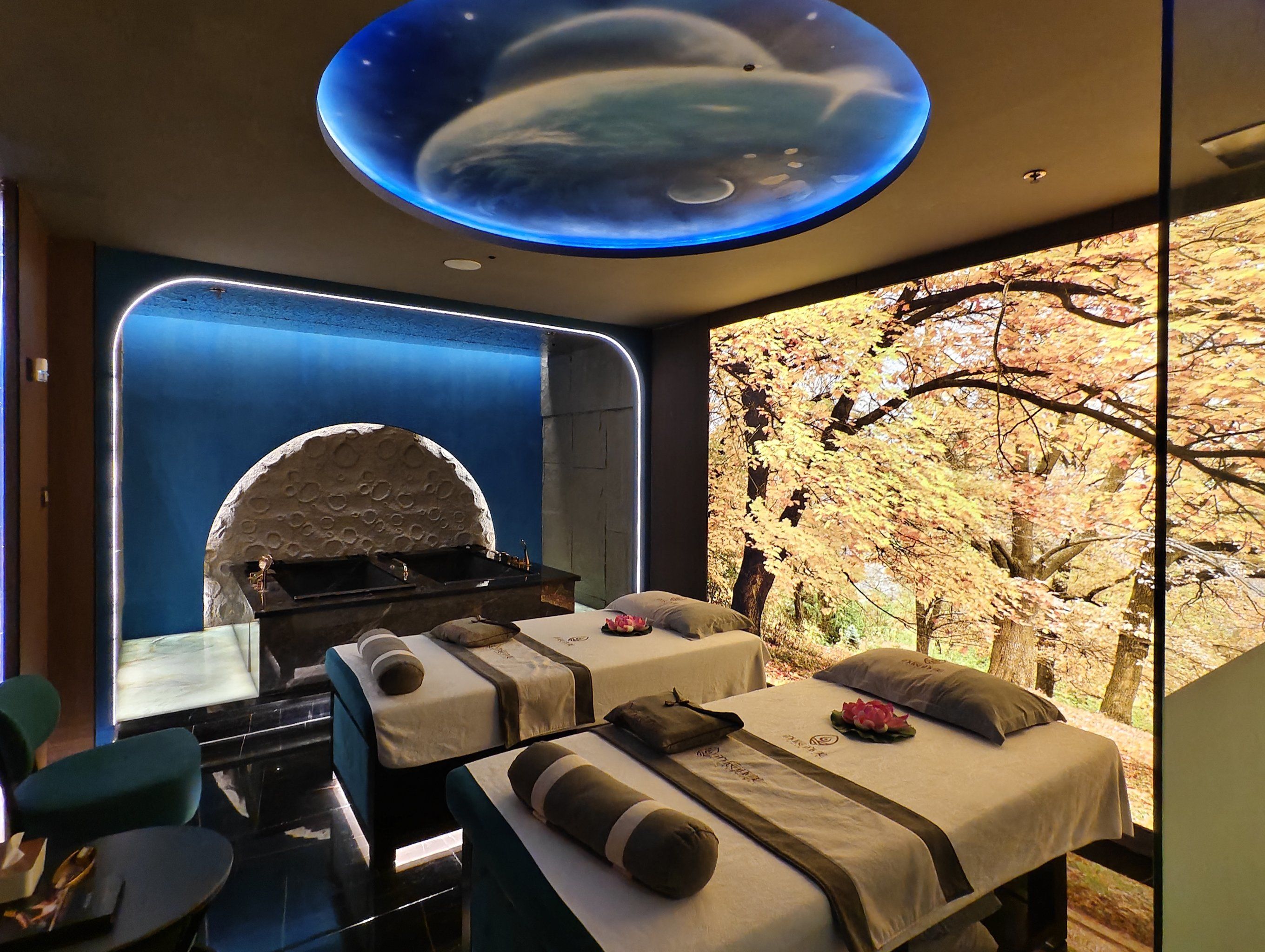 按摩师手法专业,力度适中.店内环境优雅