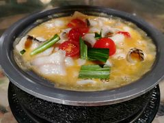 版纳野果酸汤鱼-云海肴·汽锅鸡·云南代表菜(美罗城店)