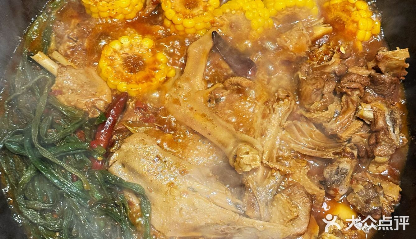 一秒回到东北那旮瘩！铁锅炖也太太太香了吧！