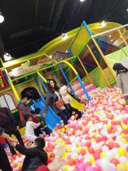 点击看大图 -维佳童话镇演出现场(徐东店)