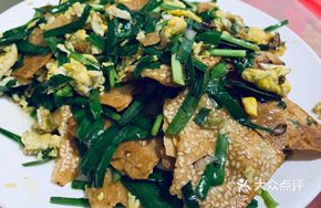 Stir-fried chives with flatbread