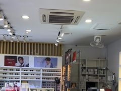 -美式眼镜·授权蔡司.依视路.尼康.豪雅.明月(人民广场店)