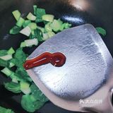 香喷喷的猪油菜饭，油亮亮的米饭，腊肉的咸香，太好吃！