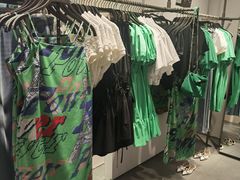 -URBAN REVIVO(欢乐海岸购物中心店)