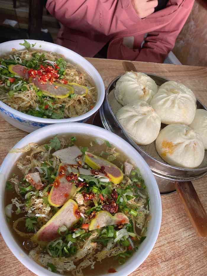 和顺源(臊面包子西关老店"到张掖的第一顿早饭 包车师傅带我们来的