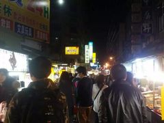 -六合夜市