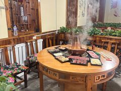 -果松木炭酸菜铜火锅·外婆参鸡汤