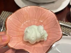 薄荷奶油冰泡芙-上海兴国宾馆香樟园西餐厅