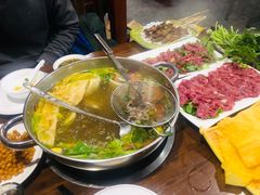 -乡土黄·鲜牛肉火锅·小龙虾(兴业街店)