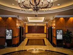 -深圳富苑皇冠假日套房酒店