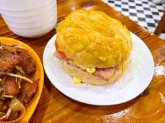 Big&nbsp;men菠萝包-澳门陈光记烧味饭店(南京德基广场店)