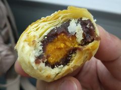 豆沙蛋黄酥-闻酥园(大慈寺店)
