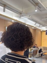 -一東造型烫发染发