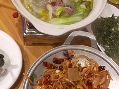-帅巴人舅母子腊蹄民俗村