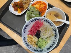 -毛辣果·贵州红酸汤牛肉火锅(西单店)