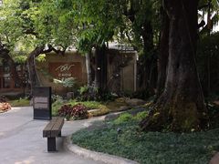 -Chom Cafe and Restaurant